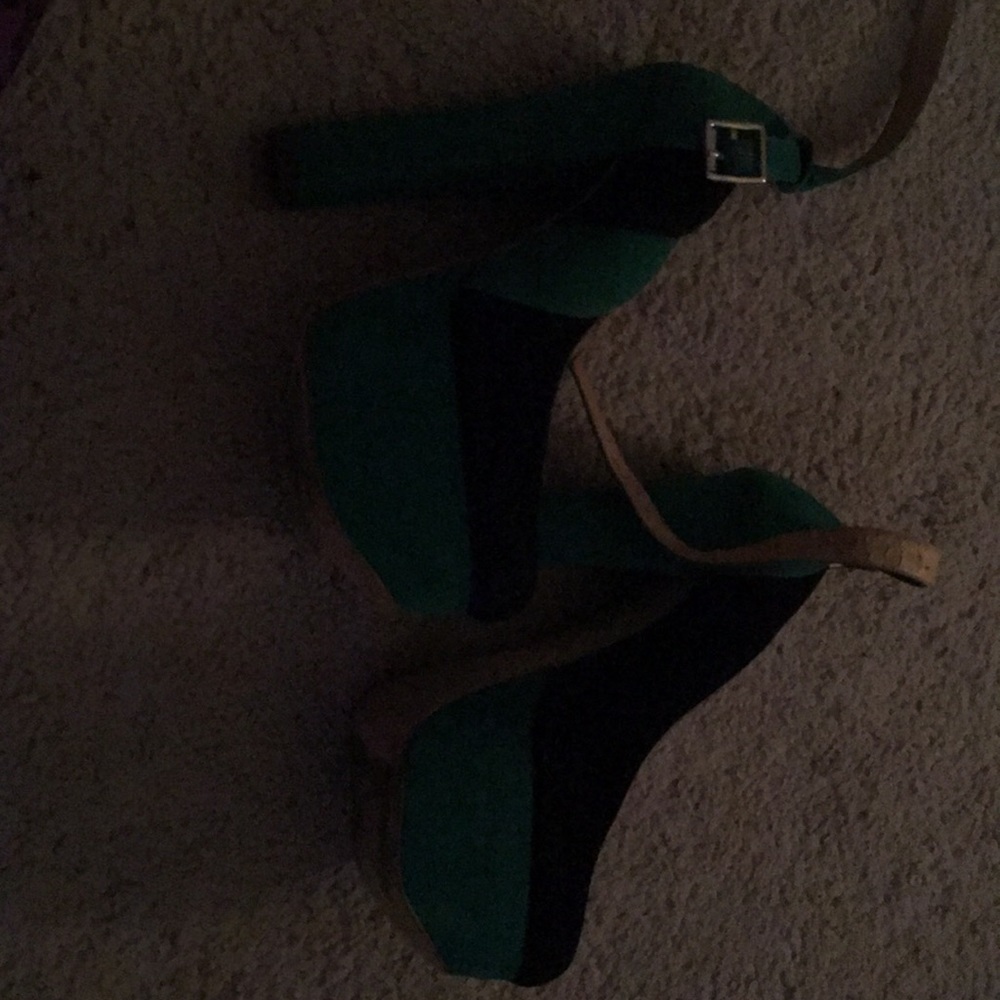Shoe - Picture 4 of 5